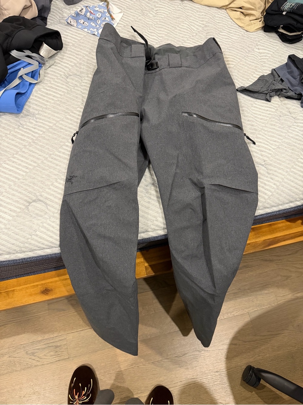 Arc’Teryx women/men Incendia Gore-Tex pants Large